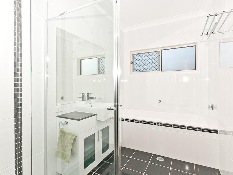 8 Shearers Close, Ferny Hills QLD 4055