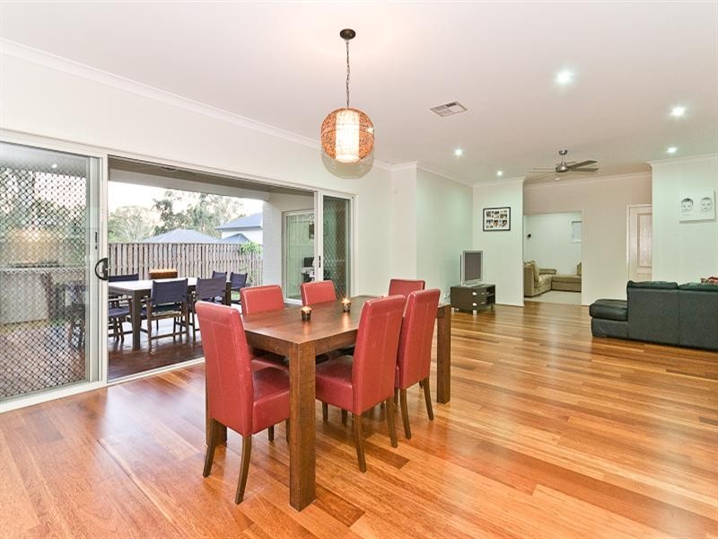 8 Shearers Close, Ferny Hills QLD 4055