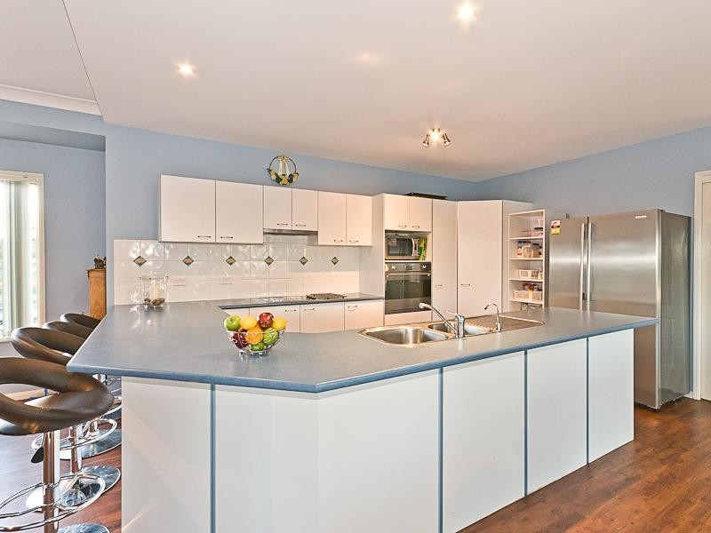 2 Sovereign Way, Samford Valley QLD 4520