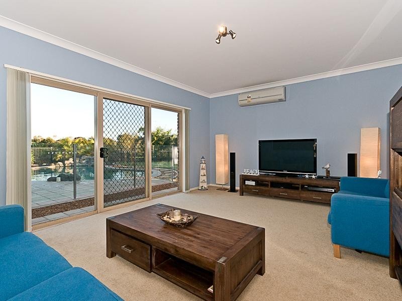 2 Sovereign Way, Samford Valley QLD 4520