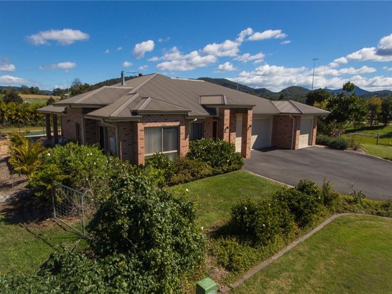2 Sovereign Way, Samford Valley QLD 4520