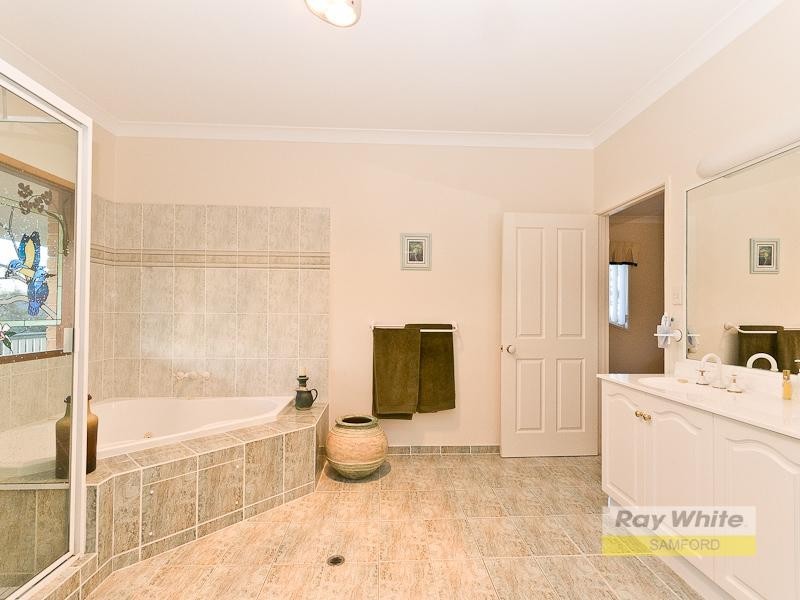 106 Woodward Road, Armstrong Creek QLD 4520