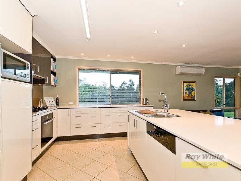 27 Castlewood Court, Samford Valley QLD 4520