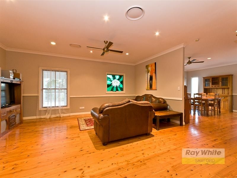 27 Linkwood Drive, Ferny Hills QLD 4055