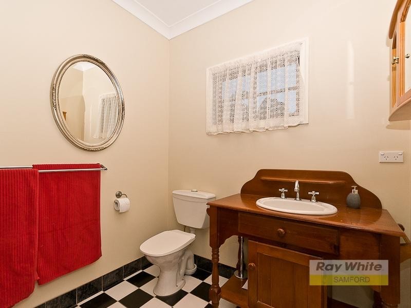 27 Linkwood Drive, Ferny Hills QLD 4055