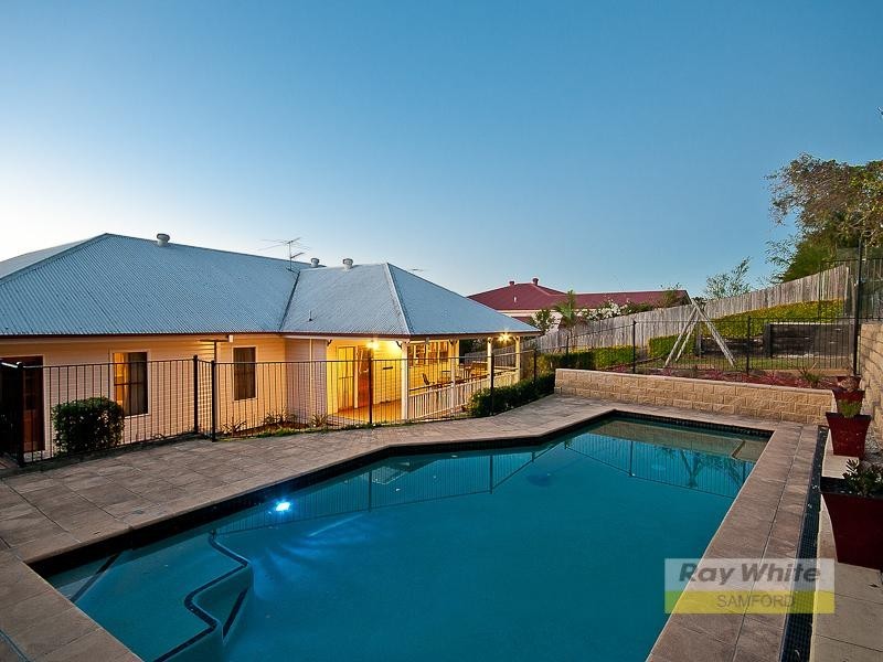 27 Linkwood Drive, Ferny Hills QLD 4055