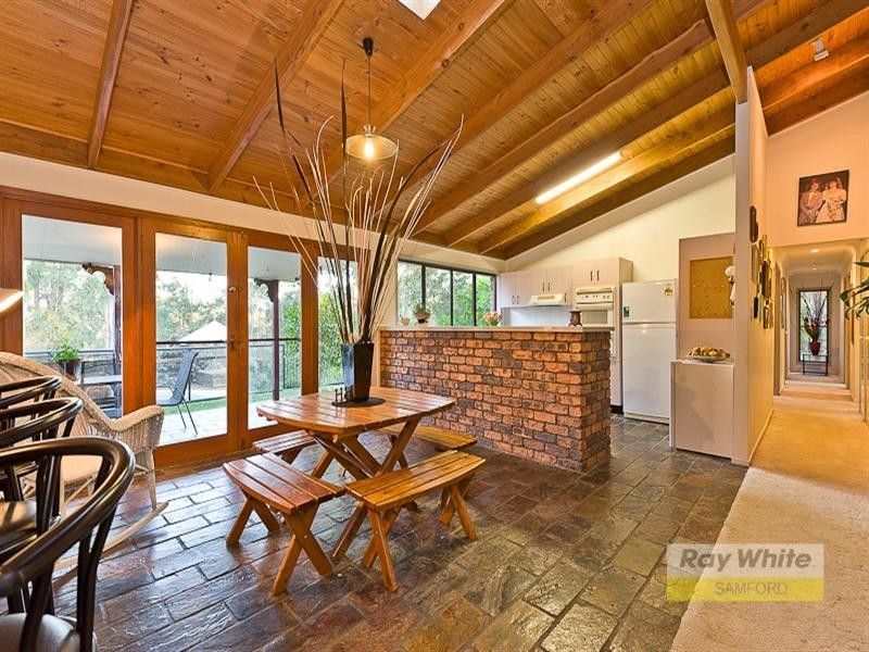 4 Lambert Court, Eatons Hill QLD 4037