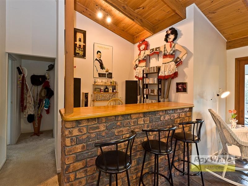 4 Lambert Court, Eatons Hill QLD 4037