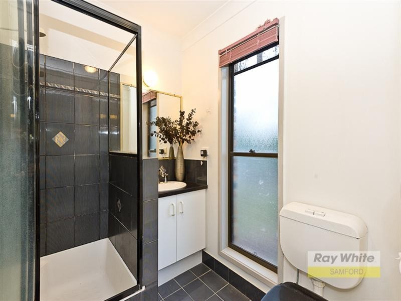 4 Lambert Court, Eatons Hill QLD 4037