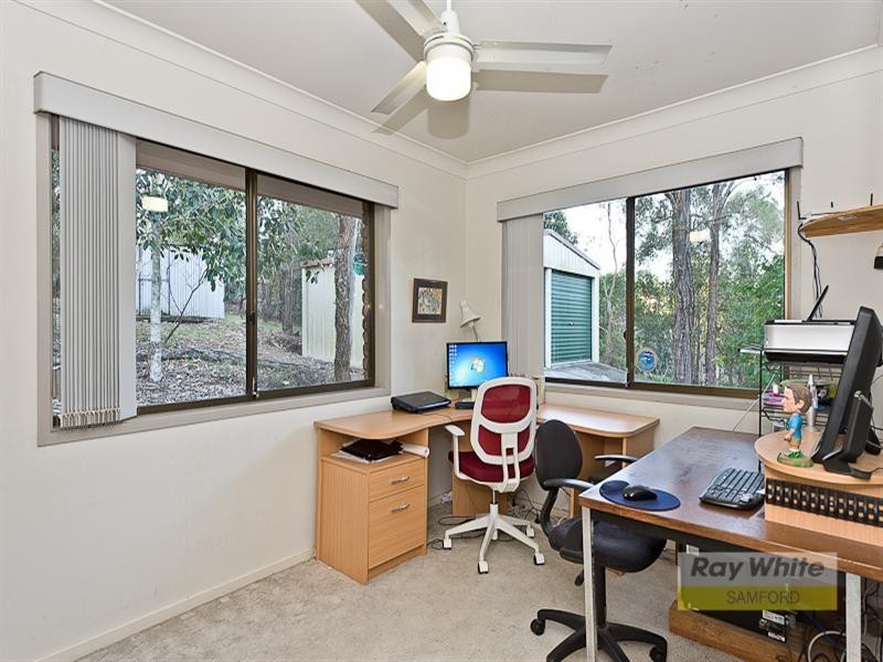 4 Lambert Court, Eatons Hill QLD 4037