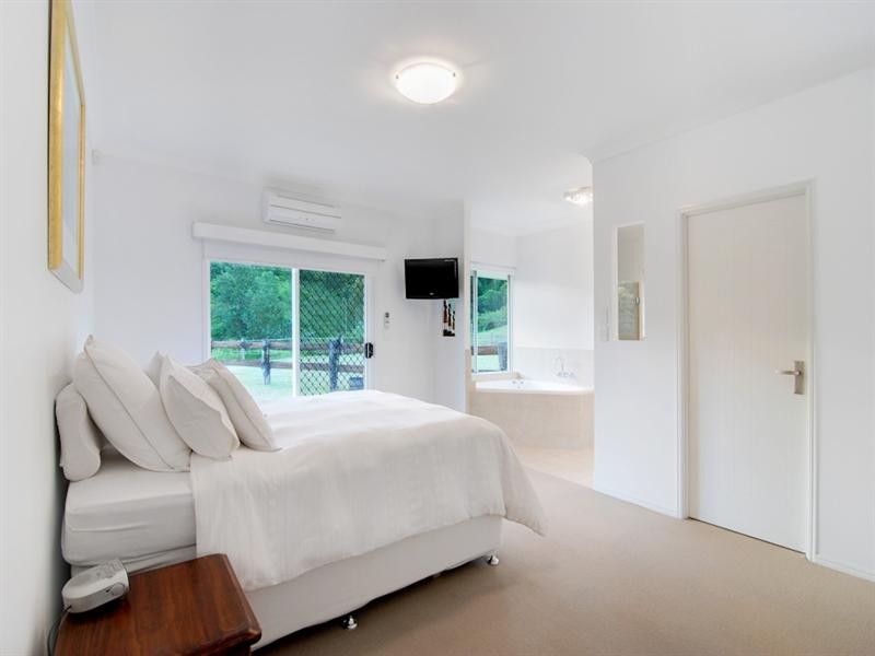 11 Lacebark Court, Cedar Creek QLD 4520