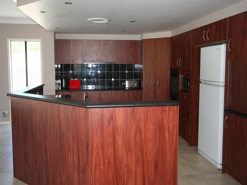 3 Lake View Close, Samsonvale QLD 4520