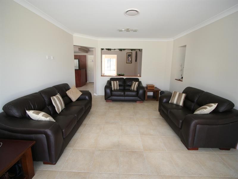 3 Lake View Close, Samsonvale QLD 4520