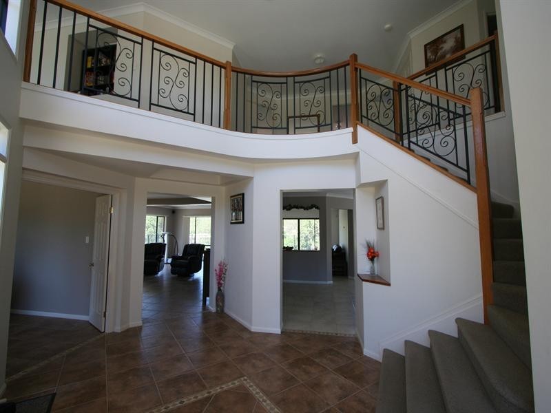 3 Lake View Close, Samsonvale QLD 4520