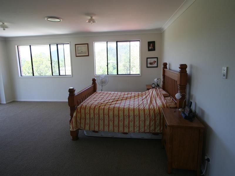 3 Lake View Close, Samsonvale QLD 4520