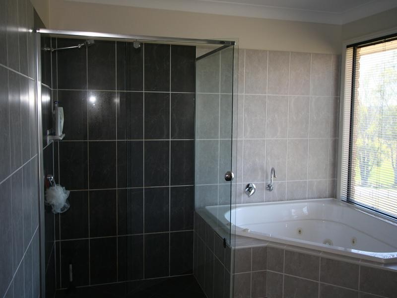 3 Lake View Close, Samsonvale QLD 4520