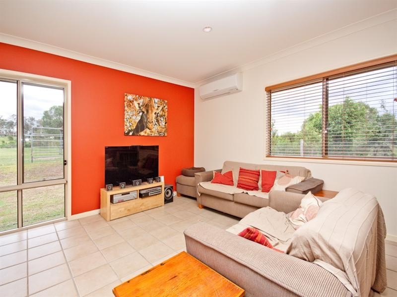 7 Butterfly Crescent, Samsonvale QLD 4520