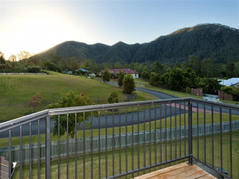 1 Hunting Place, Highvale QLD 4520