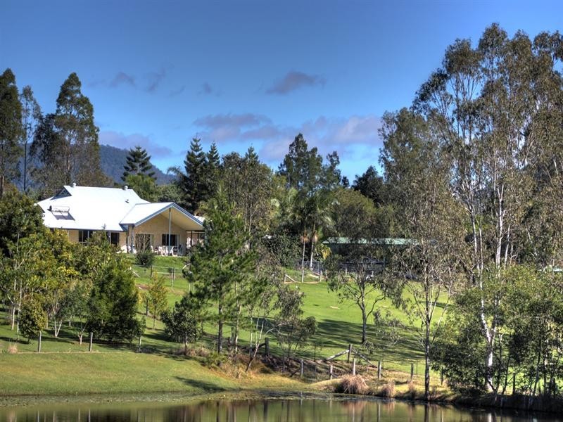 16 Valray Place, Samford Valley QLD 4520