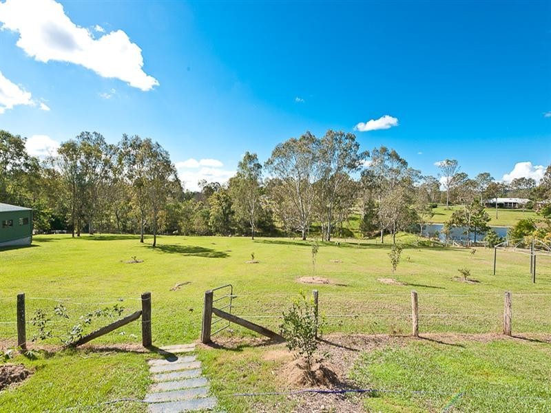 16 Valray Place, Samford Valley QLD 4520
