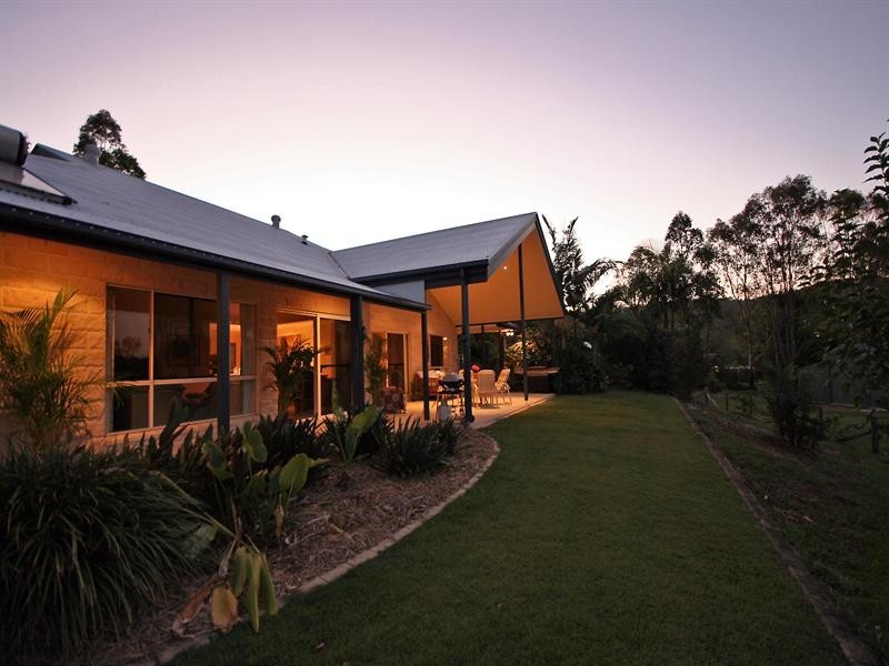 16 Valray Place, Samford Valley QLD 4520