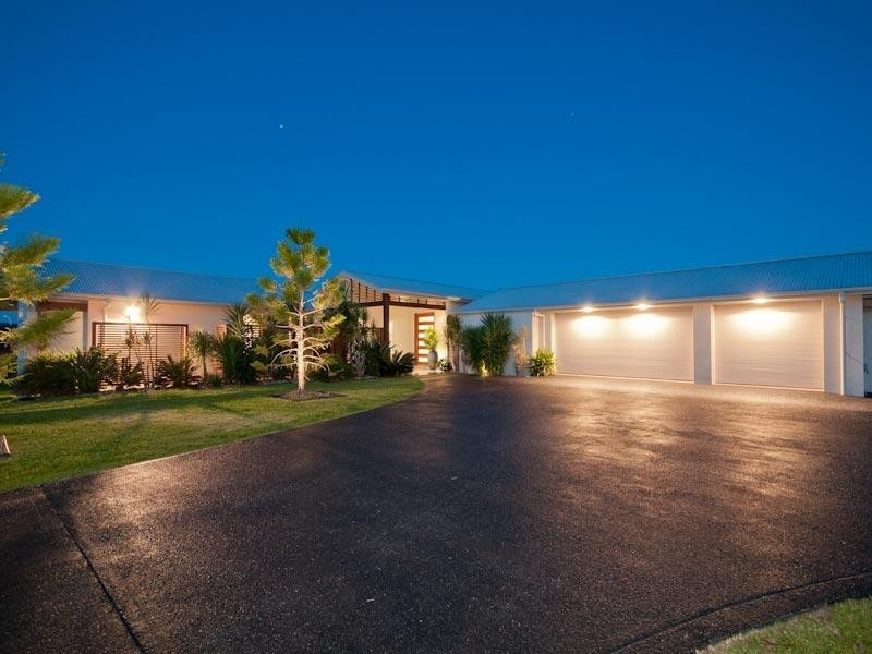 27 Warwick Lane, Samford Valley QLD 4520