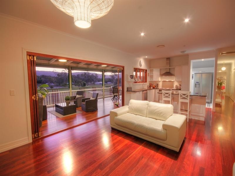 35 Nullamanna Road, Camp Mountain QLD 4520