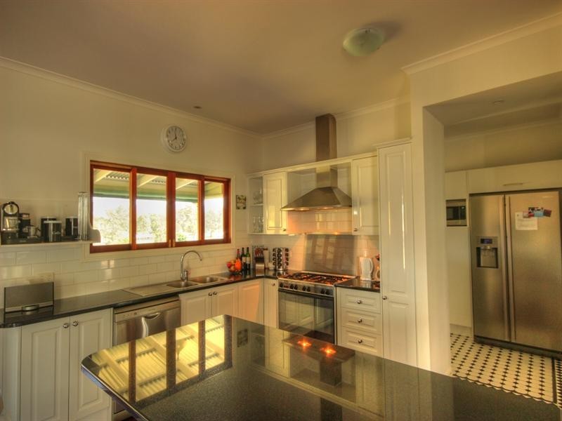 35 Nullamanna Road, Camp Mountain QLD 4520