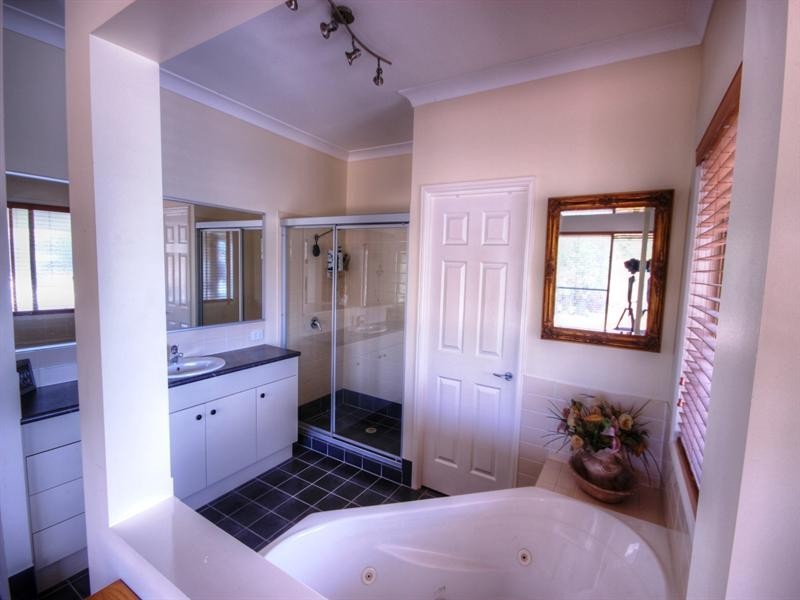 2 Brownlow Court, Cashmere QLD 4500