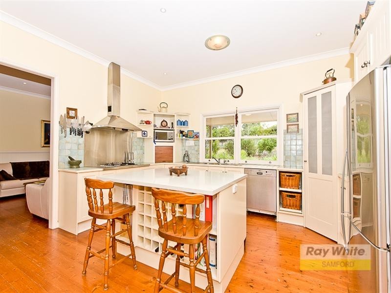 3 Les Douglas Court, Camp Mountain QLD 4520