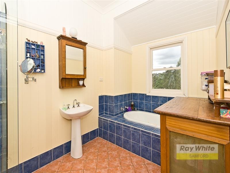 3 Les Douglas Court, Camp Mountain QLD 4520