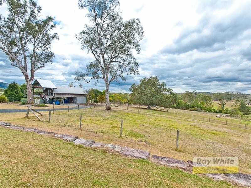 3 Les Douglas Court, Camp Mountain QLD 4520