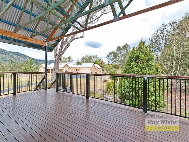3 Les Douglas Court, Camp Mountain QLD 4520