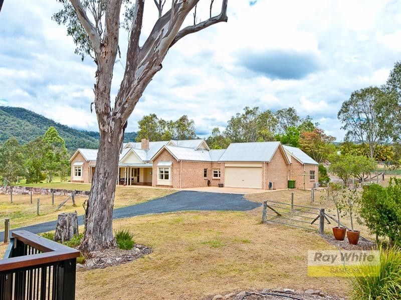 3 Les Douglas Court, Camp Mountain QLD 4520