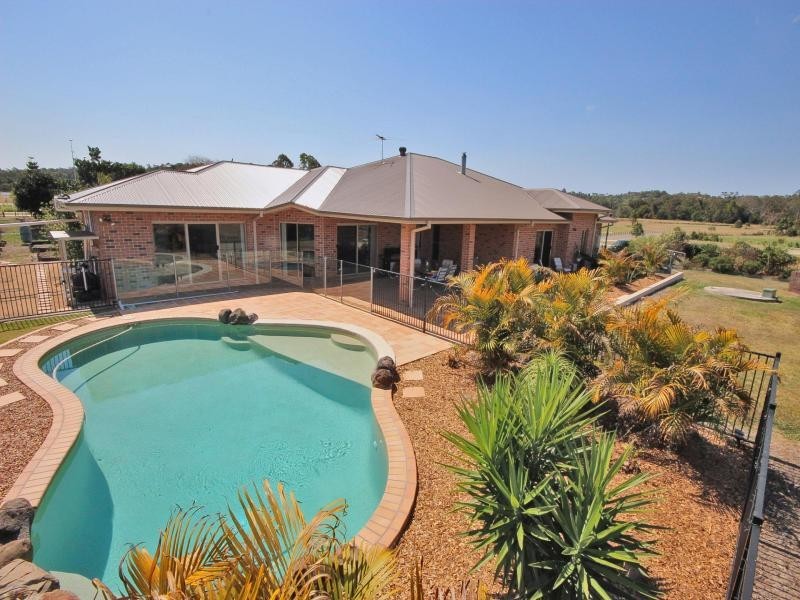 2 Sovereign Way, Samford Valley QLD 4520