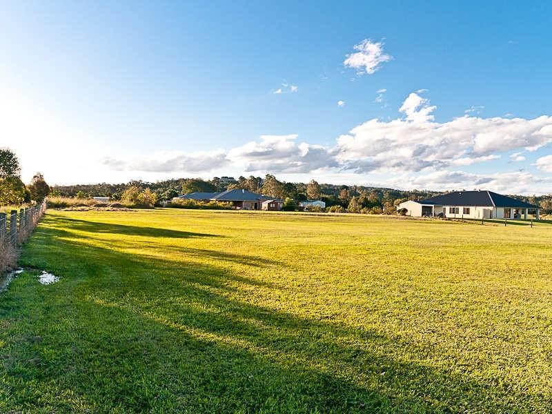 2 Sovereign Way, Samford Valley QLD 4520