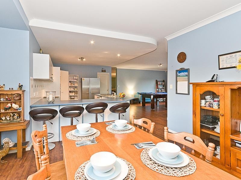 2 Sovereign Way, Samford Valley QLD 4520