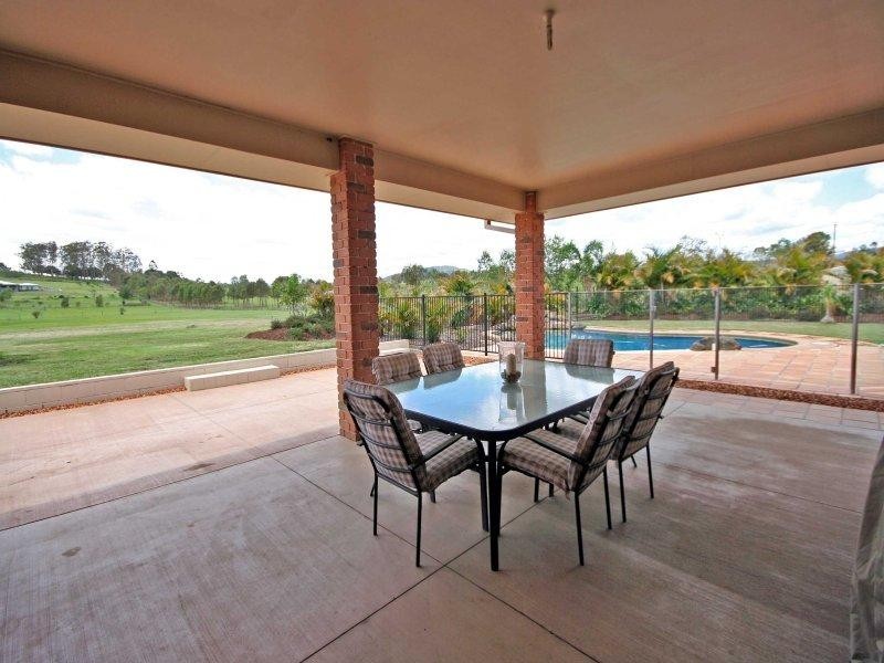 2 Sovereign Way, Samford Valley QLD 4520