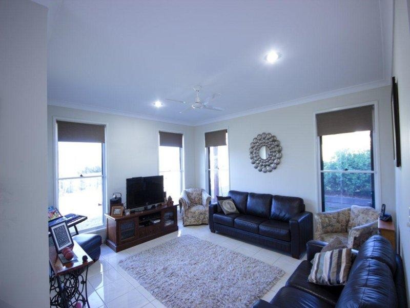 12 Chalmers Court, Samford Village QLD 4520