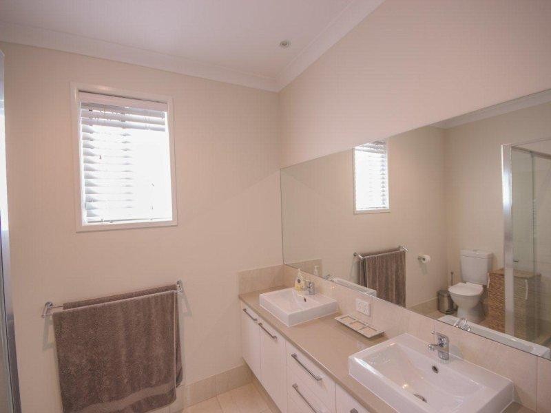 12 Chalmers Court, Samford Village QLD 4520