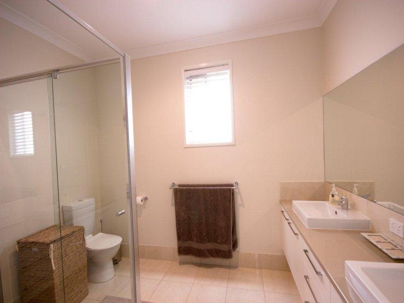 12 Chalmers Court, Samford Village QLD 4520