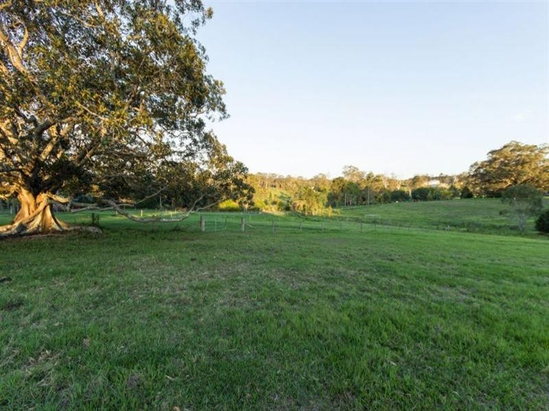 3 Les Douglas Court, Camp Mountain QLD 4520