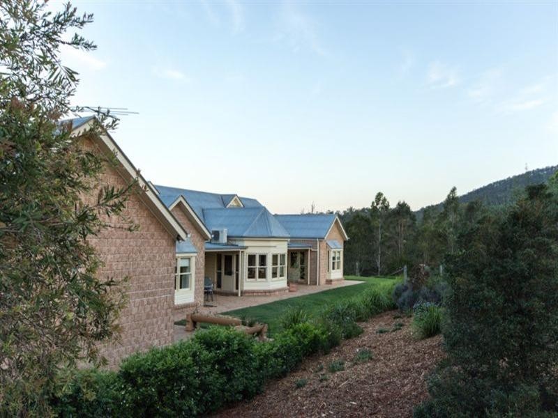 3 Les Douglas Court, Camp Mountain QLD 4520