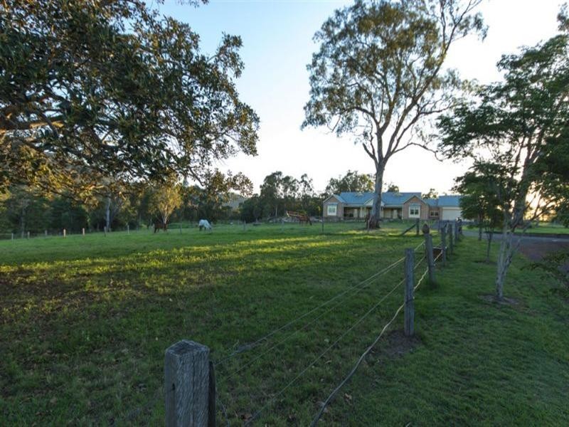 3 Les Douglas Court, Camp Mountain QLD 4520