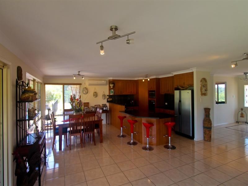 4 Brownlow Court, Cashmere QLD 4500