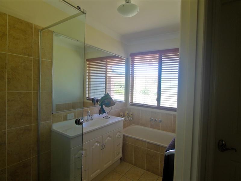 4 Brownlow Court, Cashmere QLD 4500