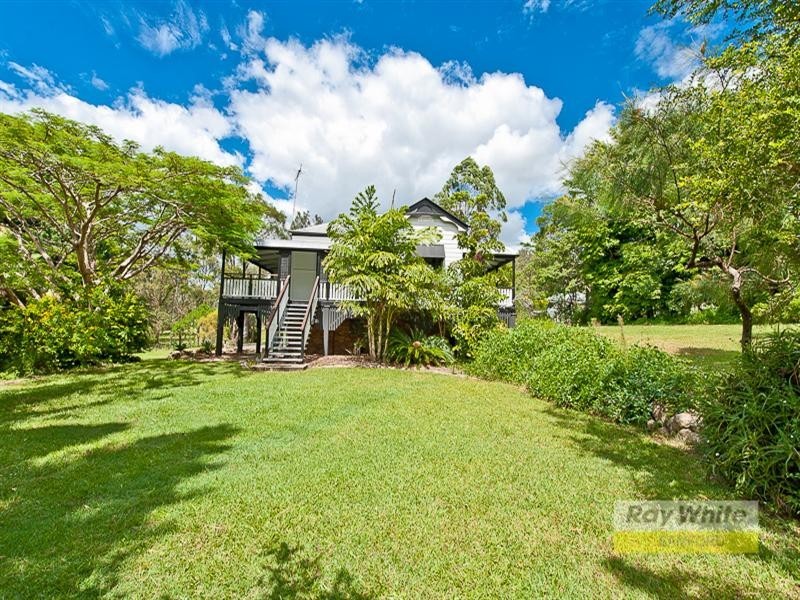 109 Buranda Road, Clear Mountain QLD 4500