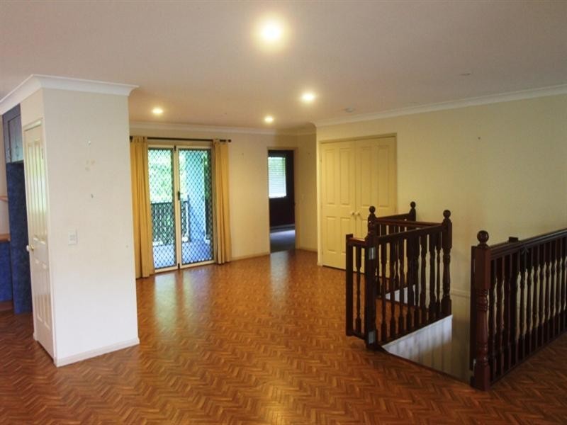 10 Silverwood Court, Ferny Hills QLD 4055