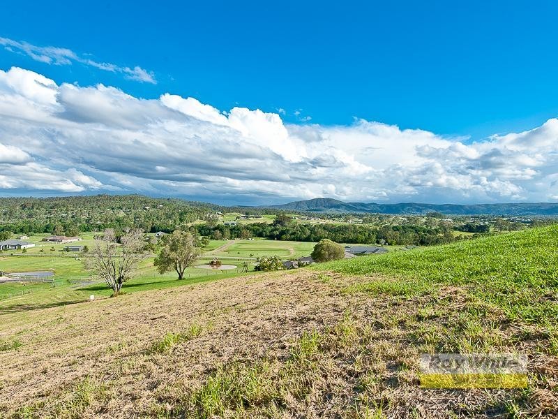 32 Oak River Road, Draper QLD 4520