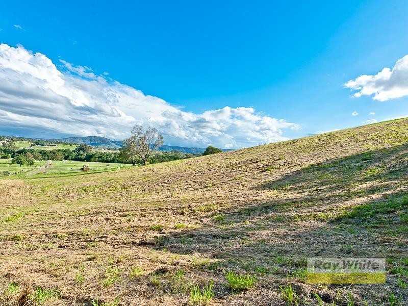 32 Oak River Road, Draper QLD 4520